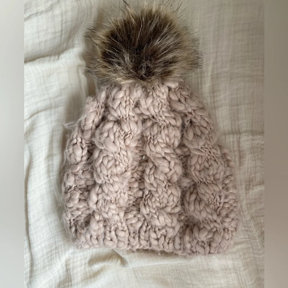 Chunky Knit Blush Pink Fuzzy Winter Hat with Poof One size Women’s